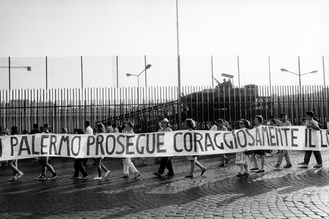 16-Manifestazione-di-fronte-allaula-bunker